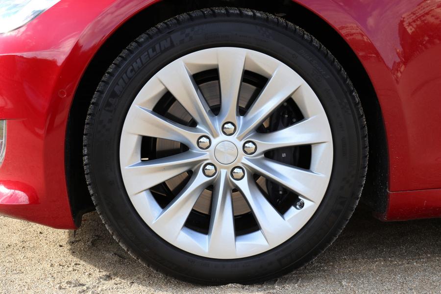 Колеса Tesla Model S 75D 2016 года  (WW) (фото 12 из 15)